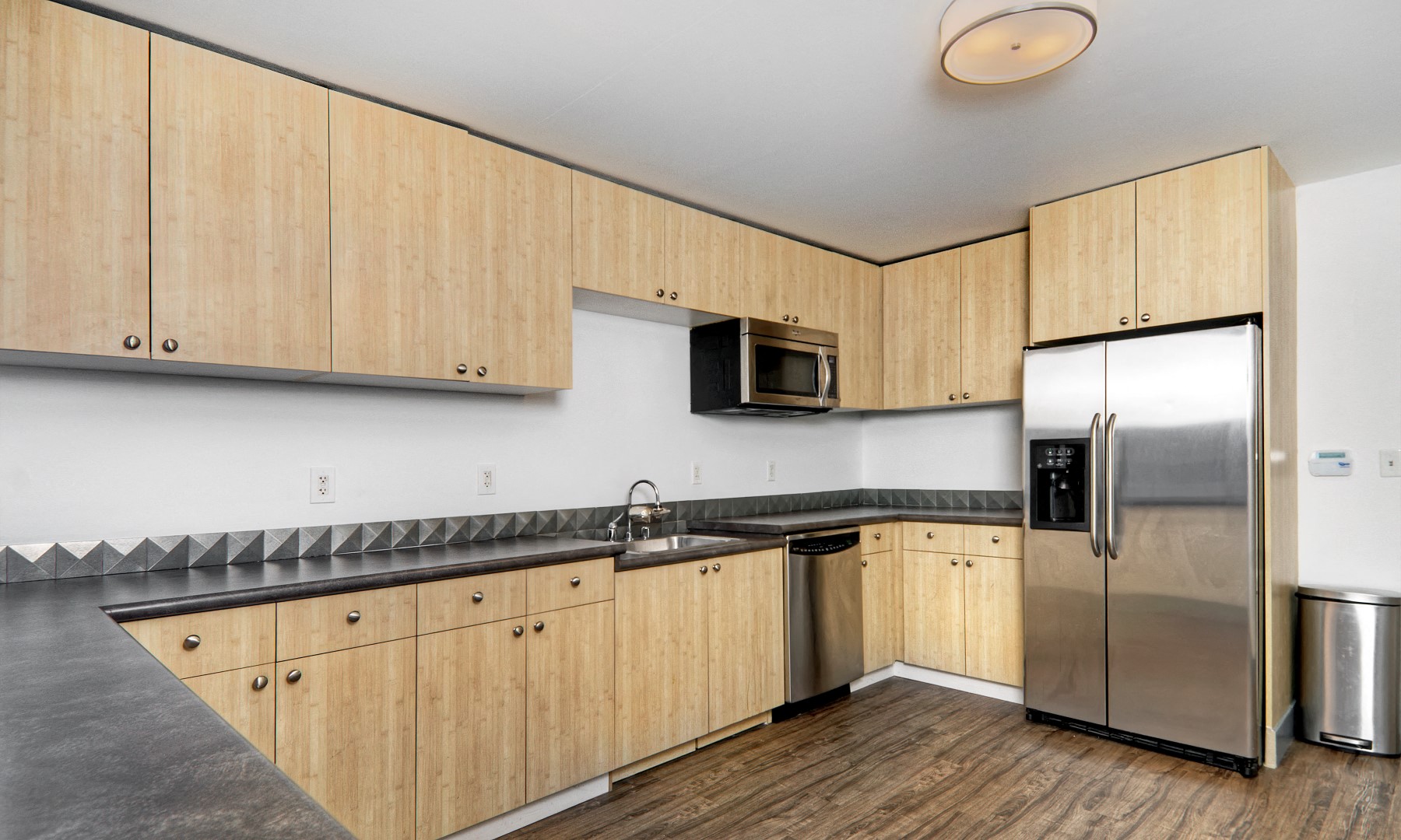 Avenue Two Apartments photo 2